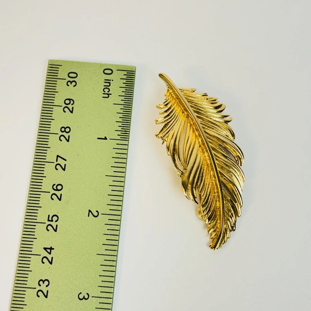 Vintage Feather Brooch Gold Tone Textured Statement Boho Cottagecore Pin